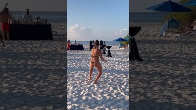 Света танцует!😍 #maldives #malahinikudabandos смотреть онлайн