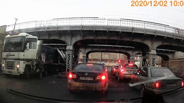 Фура под мостом смотреть онлайн
