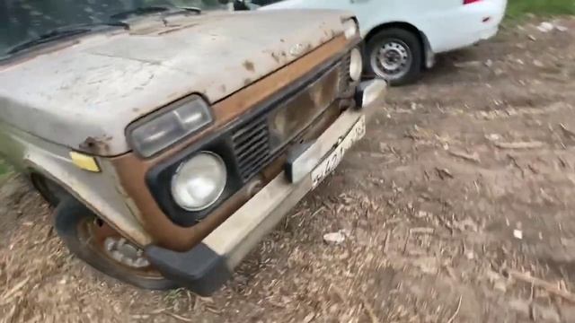 Заброшенный ВАЗ 2121 с прицепом перевезли в другое место только без прицепа? 🧐 смотреть онлайн