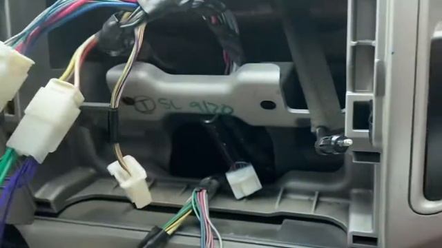 Toyota tacoma stereo update. Pioneer FH-S520BT Reemplazando radio de fábrica por uno nuevo смотреть онлайн