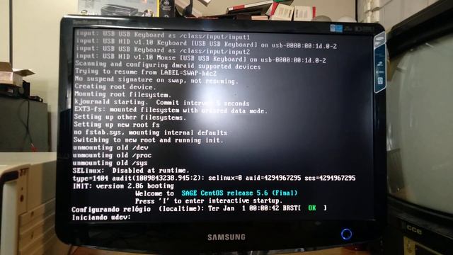 Carregando o sistema Operacional CENTOS 5.6 no PC Industrial смотреть онлайн
