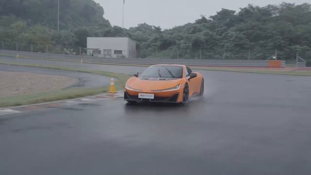 对手都是500万以上的超跑？我们来试试昊铂SSR有多厉害 смотреть онлайн