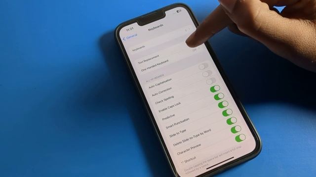 iPhone 14 keyboard setting, how to on/off Auto correction смотреть онлайн