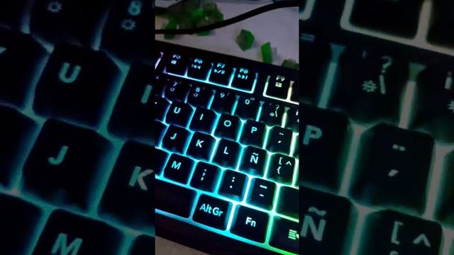 "mejorando mi habitación"(UNBOXING DE TECLADO Y LUCES RGB) смотреть онлайн