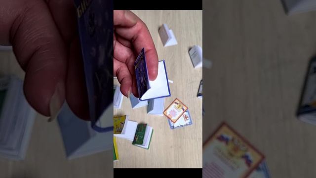 КАК СДЕЛАТЬ МИНИ канцелярию для школы кукол Барби и ЛОЛ Даринелка #shorts смотреть онлайн