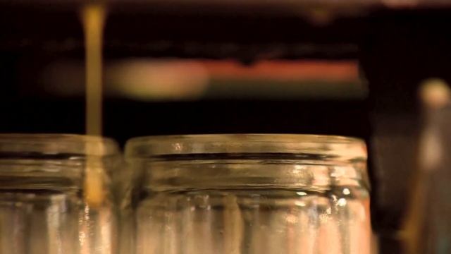 Reed Candle Co. continues to keep their light shining year after year | Made in S.A. смотреть онлайн