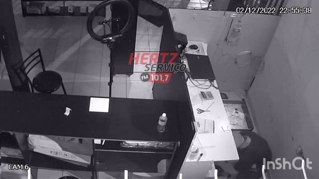 Loja no centro é invadida e furtada смотреть онлайн