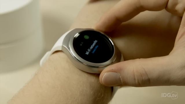 Samsung Gear S2 review: Tizen smartwatch is good Android Wear rival смотреть онлайн