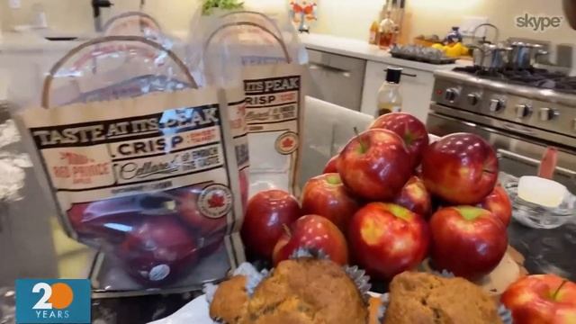 Red Prince apple muffins drizzled with caramel sauce смотреть онлайн