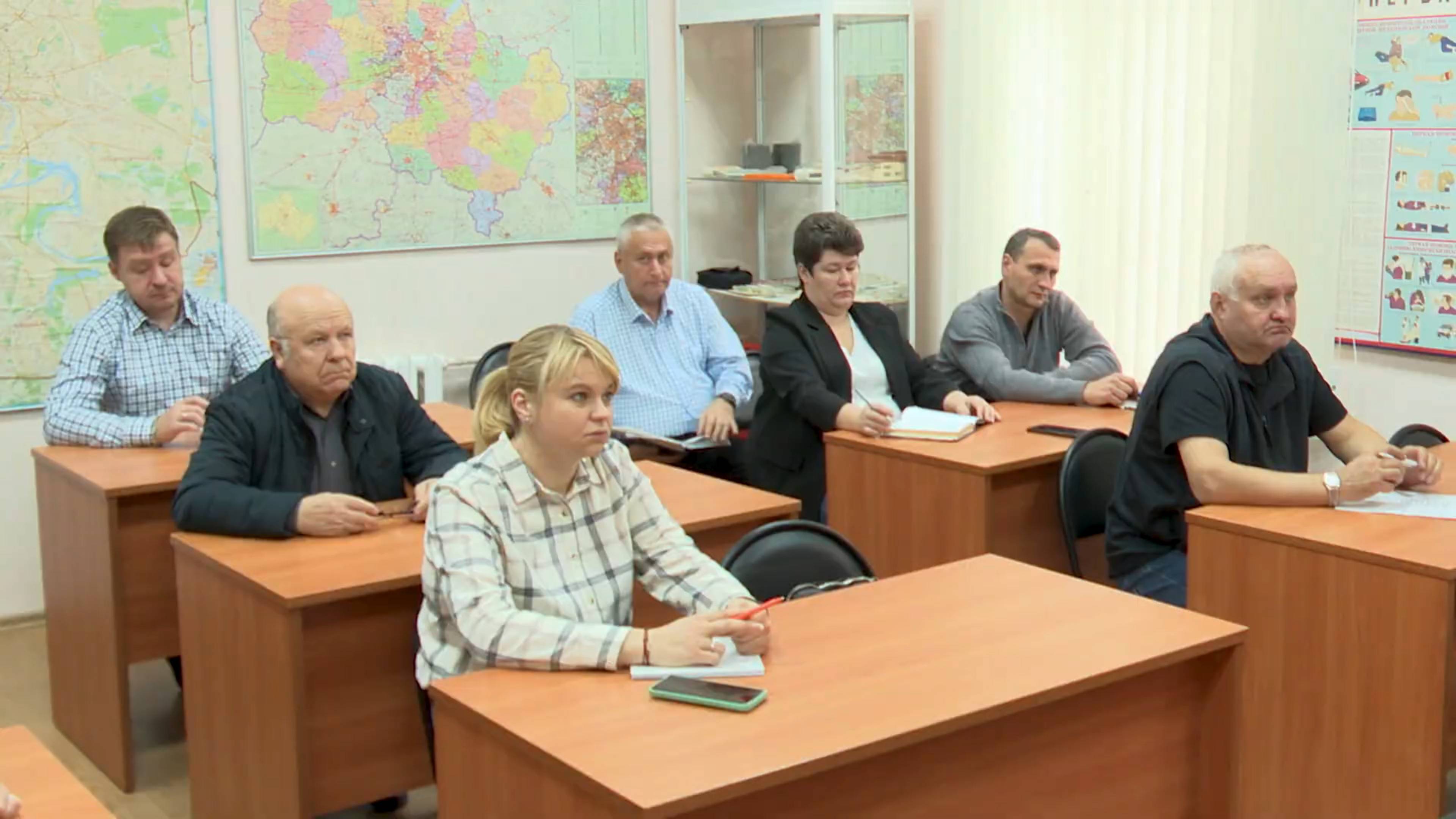 В ЕДДС Реутова для сотрудников организаций прошли курсы по обучению гражданской обороны 23.10.2024 смотреть онлайн