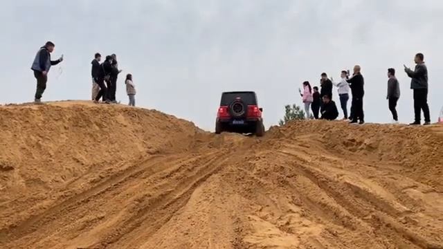 Tank 300 Vs Jeep Wrangler Driver Off Road