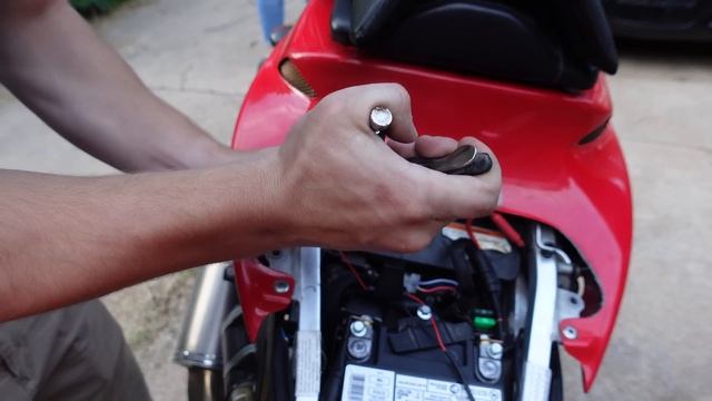 ANDROID AUTO and CARPLAY on ANY MOTORCYCLE?! [Carpuride W502 review] смотреть онлайн