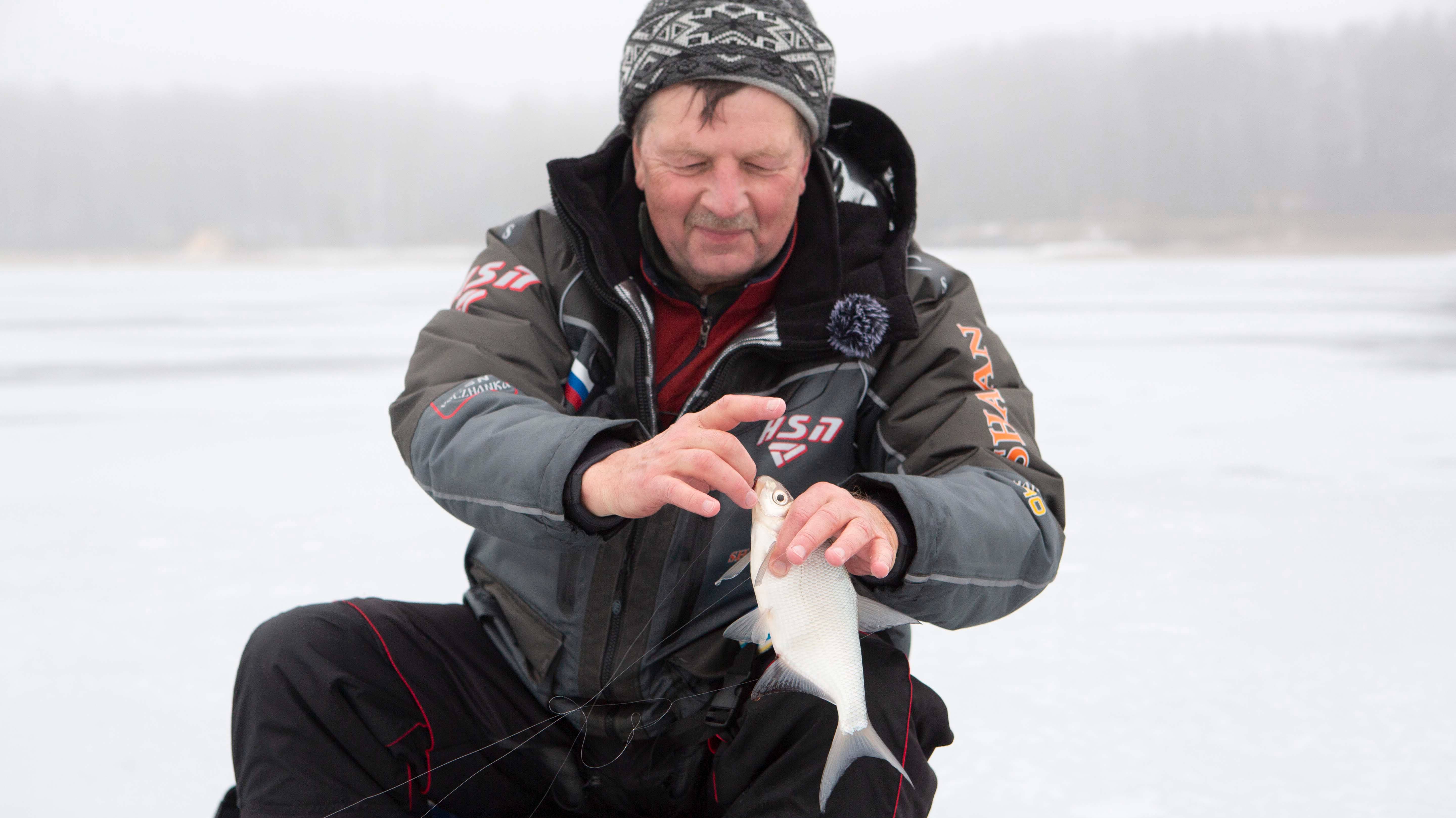 Ловля подлещика по последнему льду