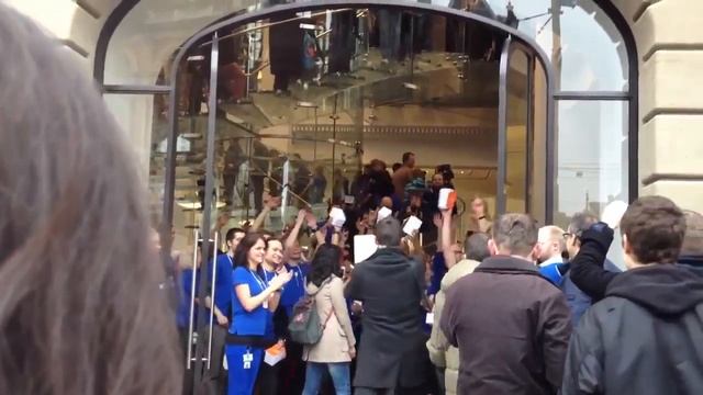 Apple store Amsterdam - Grand opening 3/3/12 смотреть онлайн