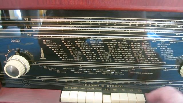 Tandberg Huldra 6 Radio-Stereo -- Operating on AM, SW, FM and iPod смотреть онлайн