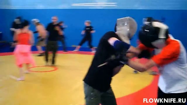 Чистый вход в ножевом бою. Клинч. Прихват. смотреть онлайн