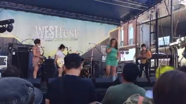 Downtown Boys - Poder Elegir / Future Police [Live @ West Fest - Chicago 2016-07-09] смотреть онлайн