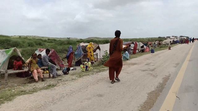 Displaced By Flood, People Have Taken Refuge In Desert Of Tharparkar | Flood In Sindh