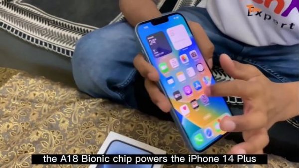 iPhone 14 Plus Unboxing and Setup - Blue