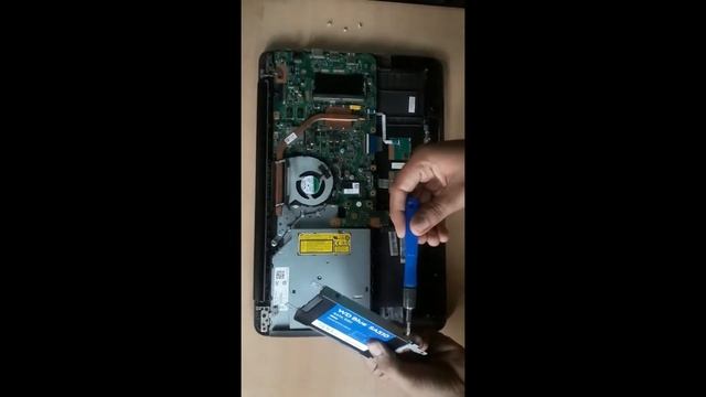 How to Use SSD and HDD together in asus r558uq / Disassembly And Assembly / change battery смотреть онлайн