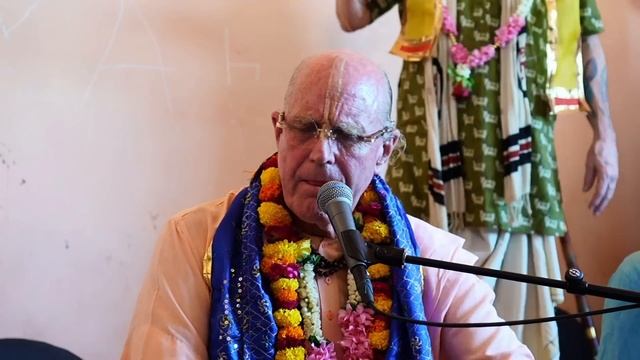 2024.10.19 храм Дауджи 01 Индрадьюмна Свами киртан смотреть онлайн