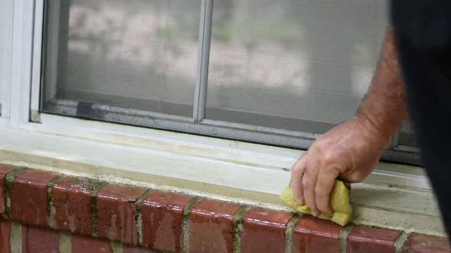 DROP-OFF Vinyl Siding Cleaner Video (Window Sill Mildew) смотреть онлайн