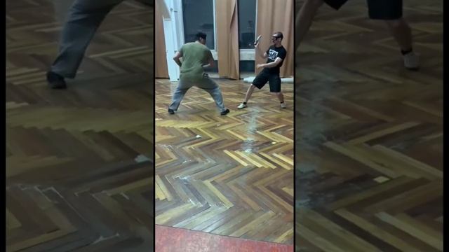 Подрезка руки. Ножевой бой #shorts