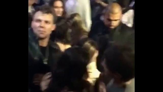 LAUREN JAUREGUI-LOUIS TOMLINSON-ASHTON IRWIN PARTY TOGETHER