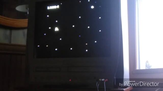 Fedora plays asteroids (Atari 2600) guy on the lunch table смотреть онлайн