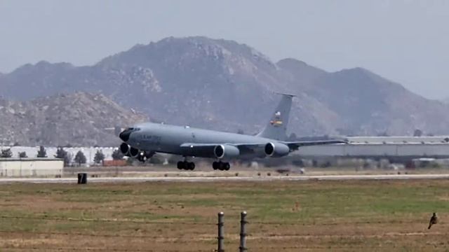 KC 135R touch and go at MARCH ARB, 61-0299 смотреть онлайн