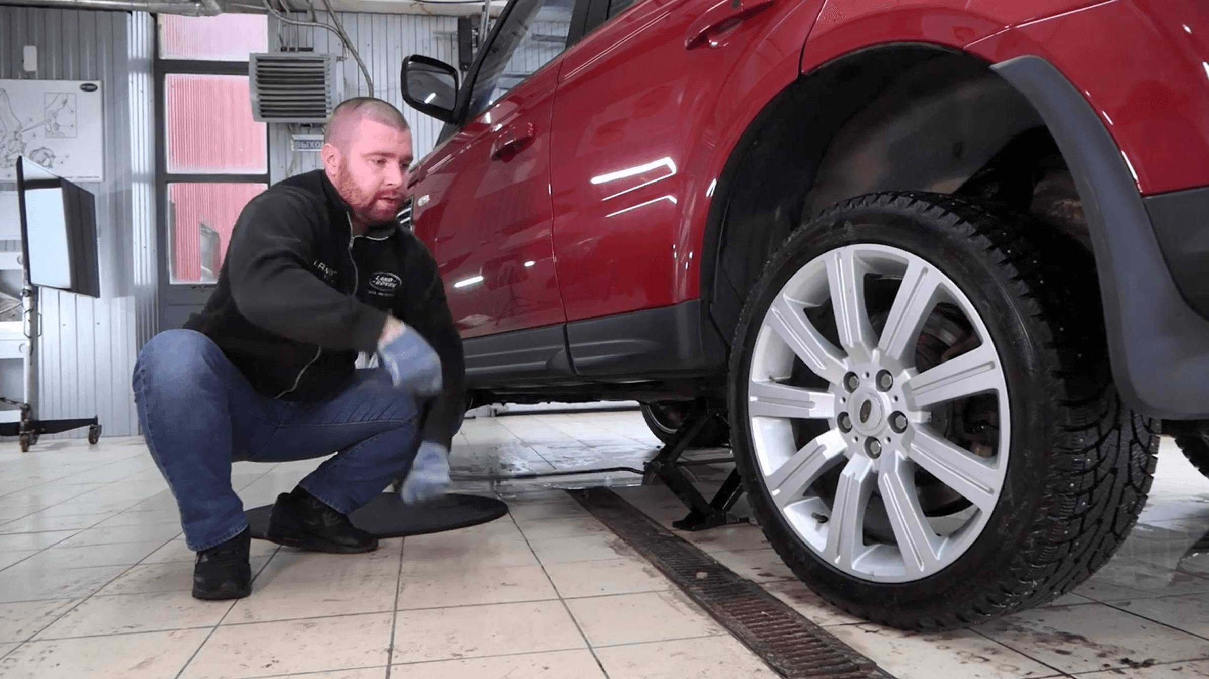 Замена колеса Range Rover Sport, Discovery3/4 смотреть онлайн