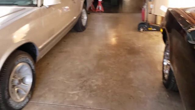 My garage. Toys I play with. смотреть онлайн