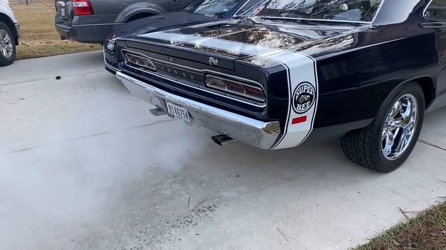 69 dodge super bee 383 4 spd Idle смотреть онлайн
