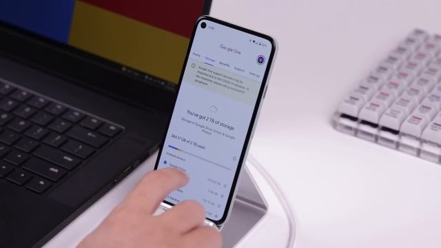Enabling Unreleased Android 12 Features with Root! смотреть онлайн