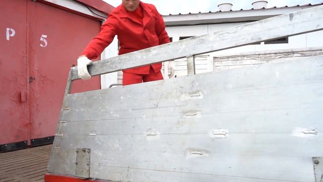 Полуприцеп для перевозки скота Тонар-9827 смотреть онлайн