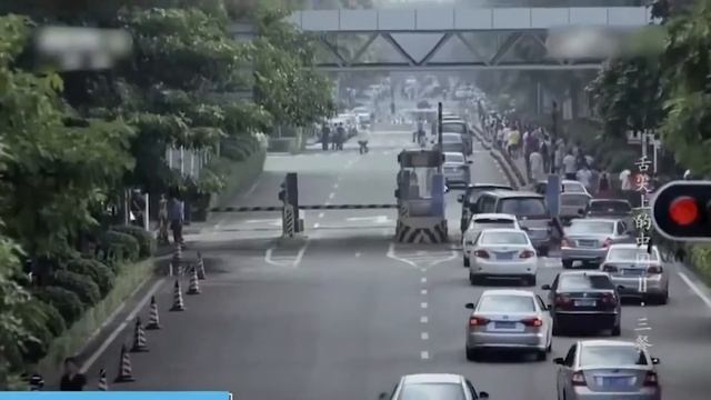 Inside Apple's iPhone Factory in China смотреть онлайн