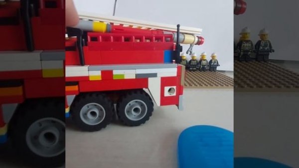 зил 131 из лего пожарный