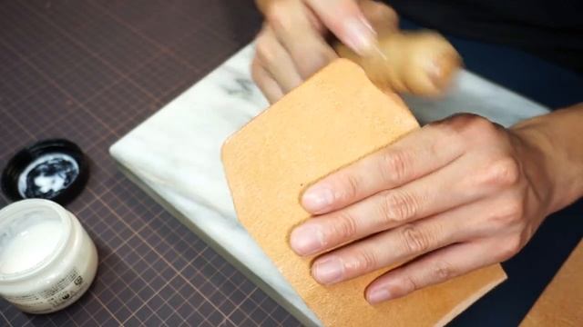 【レザークラフト】Making a handmade leather sleeve case for iPhone　スリーブケース смотреть онлайн