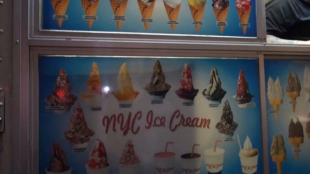 NYC VLOG: TAKING A BITE OF THE BIG APPLE / LEG DAY ROUTINE #1 смотреть онлайн