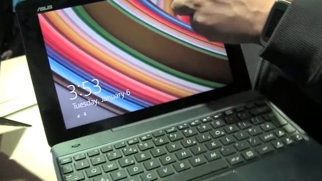 ASUS T100 Chi hands on portable, yet comfortable смотреть онлайн