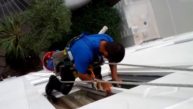 High Rise Window Cleaning - Castle смотреть онлайн