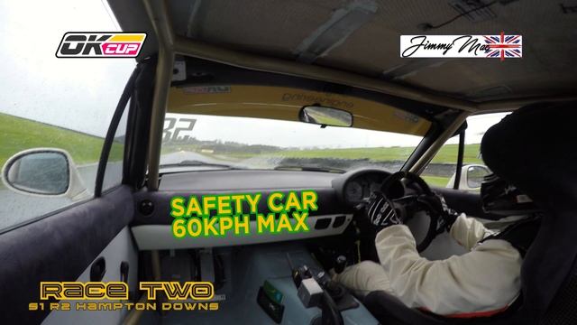 FLAT OUT in the rain at Hampton Downs. The little MX5 NBRS does us proud! смотреть онлайн