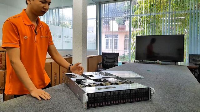 Bên trong máy chủ Supermicro UltraServer SYS-2029U-E1CR4 смотреть онлайн