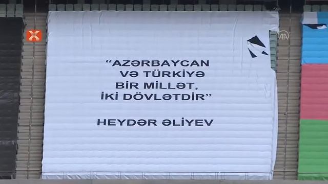 Neftçi-Galatasaray Karşılaşmasının Olduğu Stadda Kardeşlik Pankartları смотреть онлайн