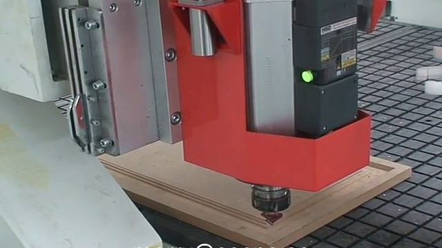 Carousel ATC CNC Router Wood Router tool change and cut on MDF смотреть онлайн