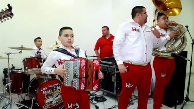 Alex Y Chito Soto con los Webos Rebeldes - Se Va Muriendo Mi Alma смотреть онлайн