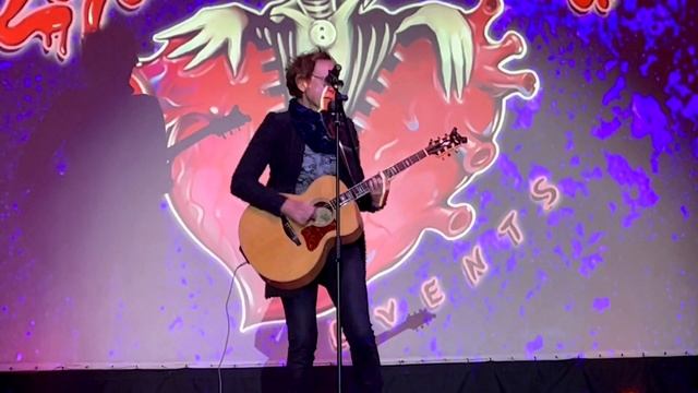 People Are Strange (Live) - G Tom Mac смотреть онлайн