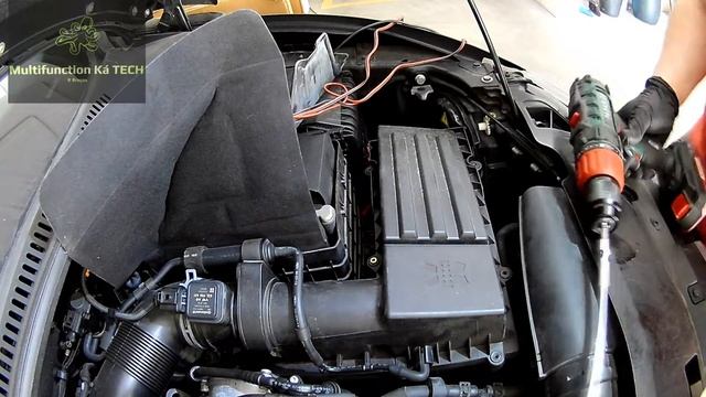 SEAT ALTEA XL AIR FILTER REPLACEMENT - SEAT ALTEA XL troca do FILTRO DE AR смотреть онлайн