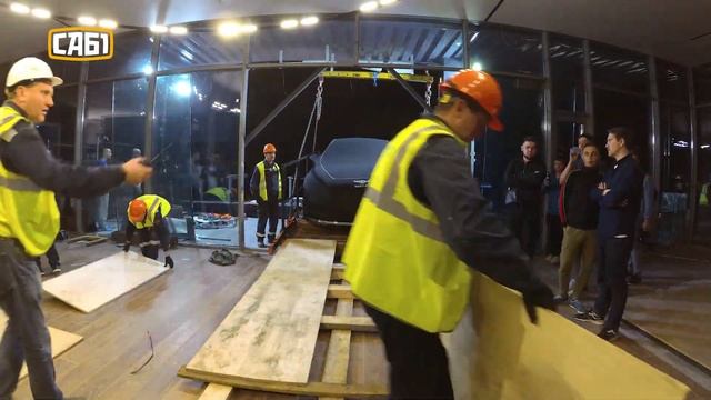 Подъем и спуск автомобиля BENTLEY FLYING SPUR смотреть онлайн