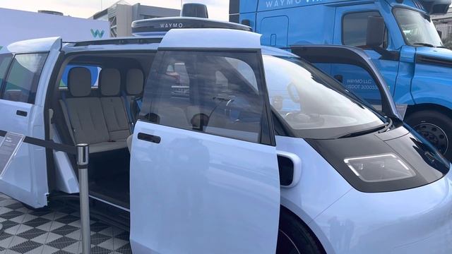 WAYMO Autonomous Driving Ride Sharing Service 🚙